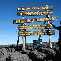 Hvem vil ikke gerne stå på toppen af det 5.895 meter høje Kilimanjaro