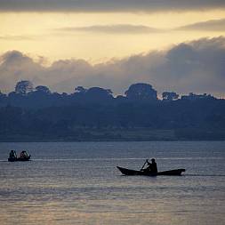 Stille og smuk sejltur med Victoria Søen i Uganda