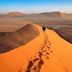 Kom op på toppen af verdens højeste sanddyner i Sossusvlei