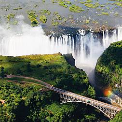 View ud over Victoria falls på rejse til Zimbabwe