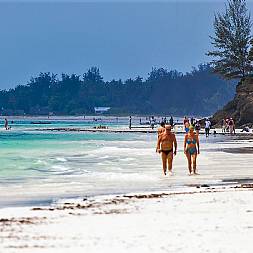 Kilometerlange kridhvide strande med eksotiske kokospalmer