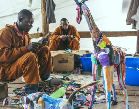 Ocean Sole, genbrug af gamle klipklappere africa tours