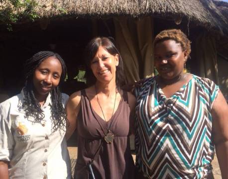 Lillian, camp assistant manager, Tina og Fidelis, projekt kordinator for Karen Blixen Camp Trust