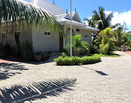 Cote Dor Footprints/Praslin seychellerne 8 africa tours