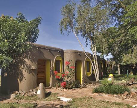 Værelserne set udefra på Mara Serena Safari Lodge kenya 2 africa tours