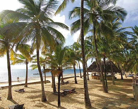 Sandies Tropical Village kenyakysten africa tours