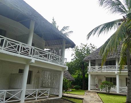 Sandies Tropical Village kenyakysten africa tours