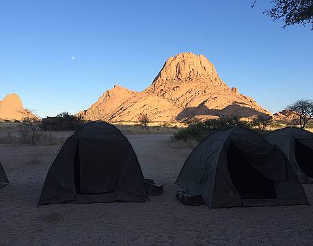 Fantastisk at overnatte blandt disse kæmpe sten