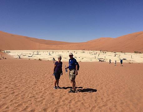 Den smukke og meget varme Deadvlei