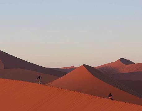 Sossusvlei er en eksplosion af røde, orange og gule farver