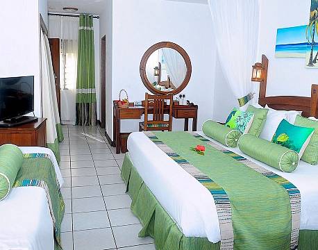 Voyager Beach Resort kenyakysten africa tours