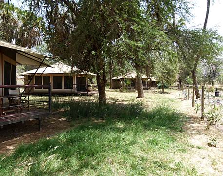 overnatning hytter savanne africa tours