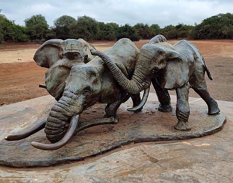 statue af elefanter africa tours