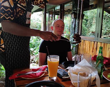 lokal afrikansk mad africa tours