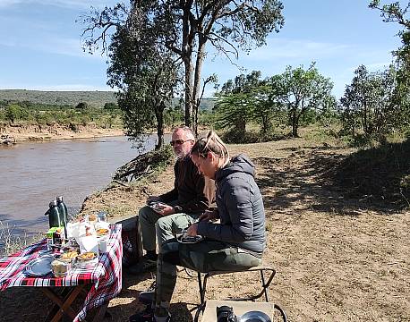 middag ved floden africa tours