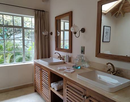 badeværelse karen blixen camp africa tours