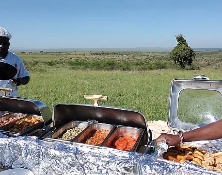 måltid på savannen africa tours
