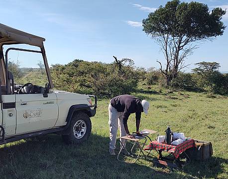 karen blixen kamp måltid på savannen africa tours