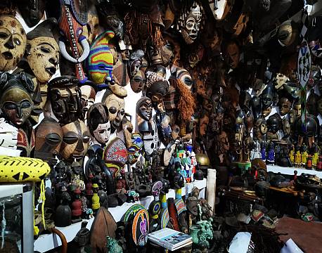 lokale masker tanzania africa tours