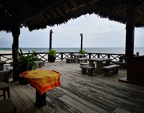 tanzania middag ved stranden africa tours