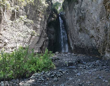 vandfald ved bjerge africa tours