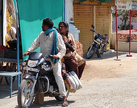 lokale på knallert africa tours