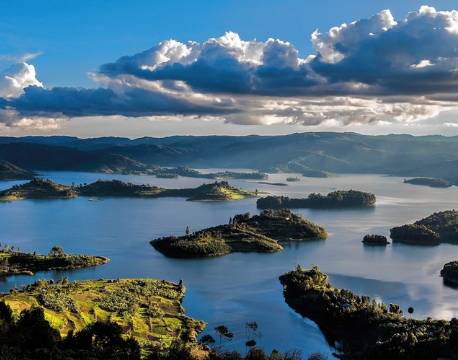 lake bunyoiy uganda africa tours