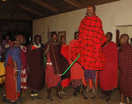 Det er muligt at opleve rigtige masai folk på Rhino Lodge, Ngorongoro Krateret, Tanzania 8 africa tours