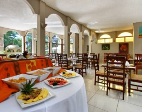 Restaurant og buffet på Rainbow Hotel, Victoria Falls, Zimbabwe 1 africa tours