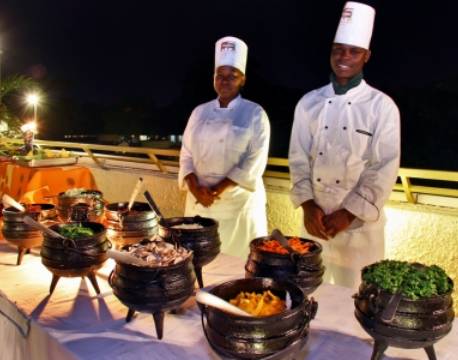 Kokken står altid klar på Rainbow Hotel, Victoria Falls, Zimbabwe 7 africa tours