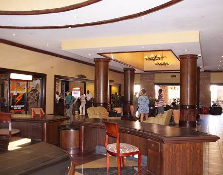 Lobby og reception på The Kingdom Hotel, Victoria Falls, Zimbabwe 3 africa tours