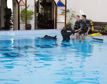 Poolen ved Tembo Hotel, Zanzibar, Det Indiske Ocean 6 africa tours