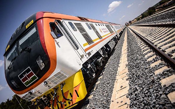 Hvordan kommer man til Kenyakysten efter en safari i Kenya?