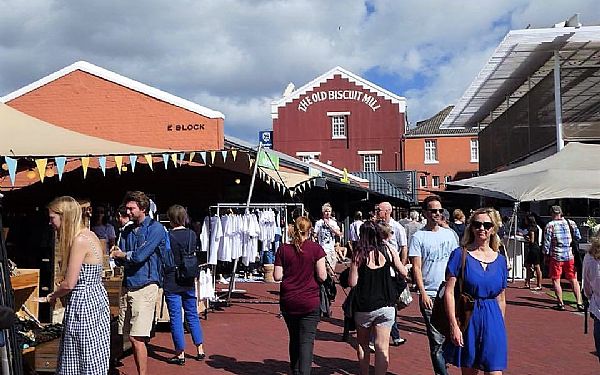 En lrdag formiddag - The Old Biscuit Mill 