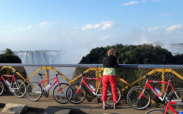 Africa Tours tilbyder ny udflugt - p cykel ved Victoria Falls
