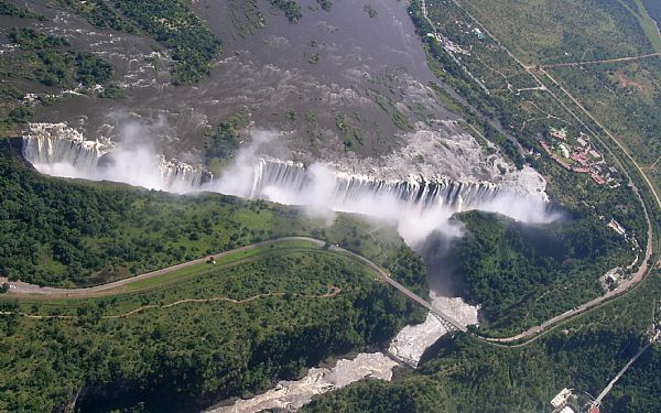 Kenya Airways ger deres ugentlige flyvninger fra Nairobi til Victoria Falls og Cape Town