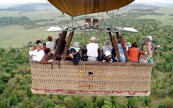 I luftballon over savannen 
