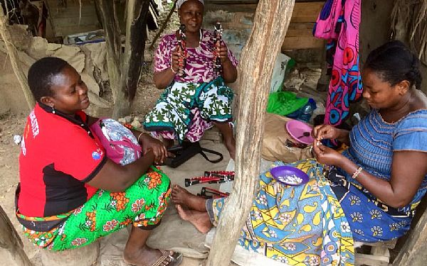 Fra rejsekonsulent Sofia p besg p Akamba trskrervrket i Mombasa