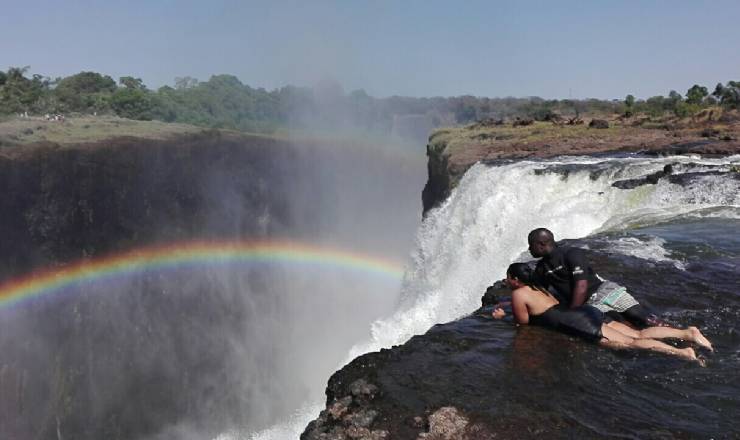 Oplev Devils Pool i Afrikas adrenalin hovestad Victoria Falls